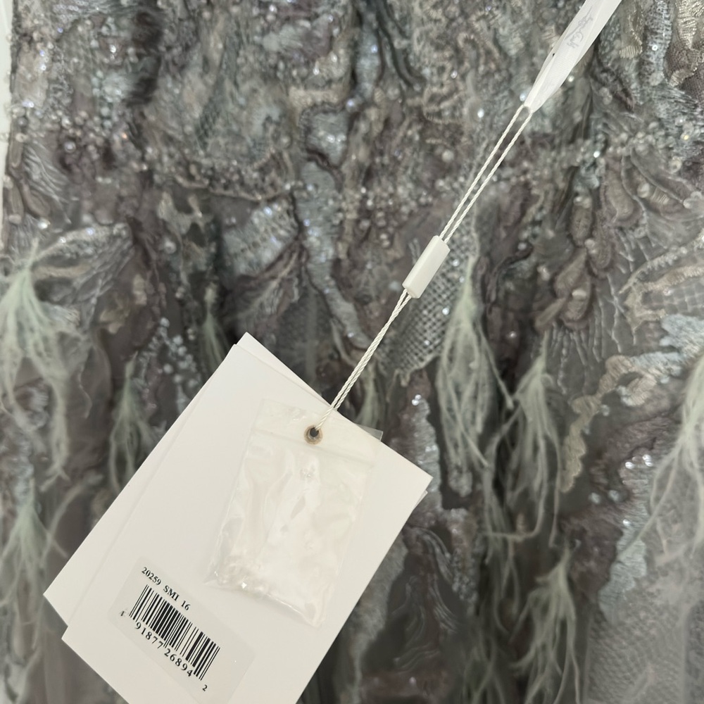 NWT NEVER WORN - Mac Duggal Seamist Green Feathered Embellished Dress - Picture 6 of 10